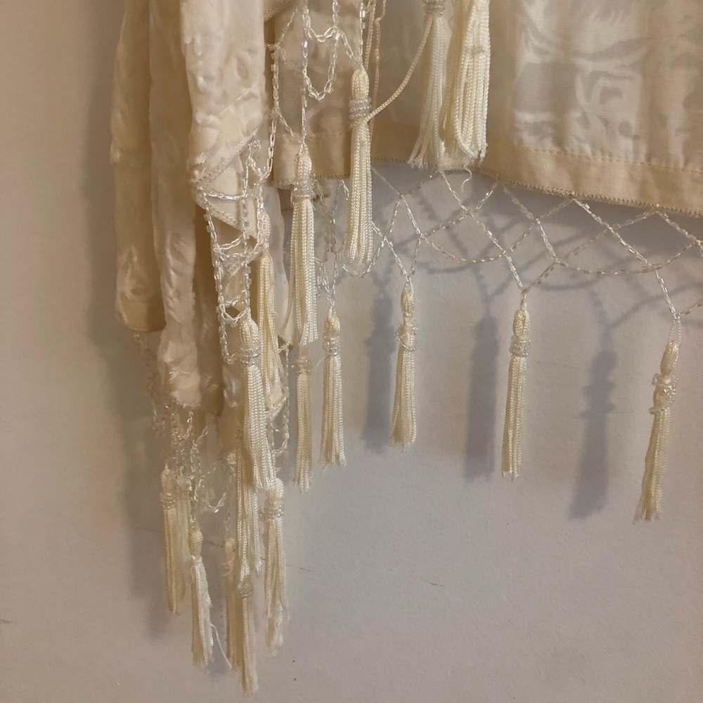 Beautiful velvet tassel kimono.